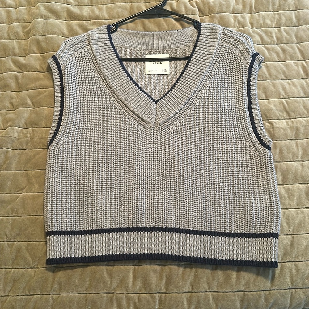 Abercrombie cable knit sleeveless sweater